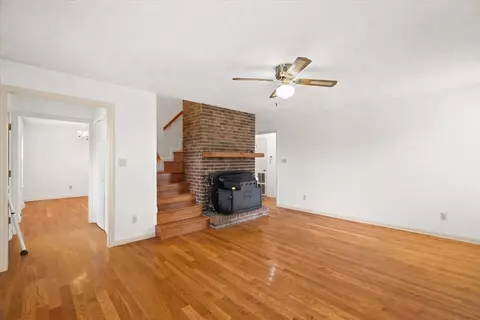 Living - 140 Wheat Dr, Dalton, GA 30721 photo 2 of 2