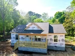 194 Davis Dr NE, Calhoun, GA 30701