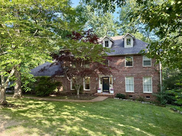501 N Palisades Dr, Signal Mountain, TN 37377