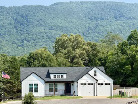 110 Waterstone Ct, Benton, TN 37307