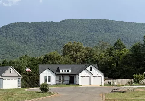 110 Waterstone Ct, Benton, TN 37307