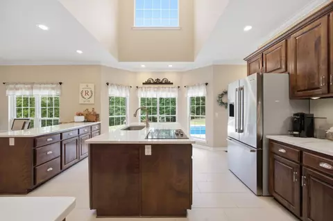 Kitchen - 6835 Cooley Rd, Ooltewah, TN 37363 photo 6 of 9