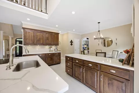 Kitchen - 6835 Cooley Rd, Ooltewah, TN 37363 photo 8 of 9
