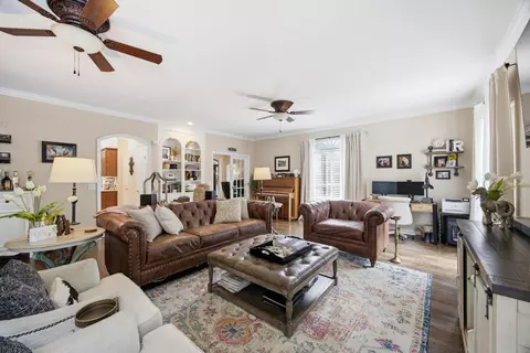 Living - 6835 Cooley Rd, Ooltewah, TN 37363 photo 3 of 4