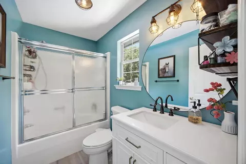 Bath - 6835 Cooley Rd, Ooltewah, TN 37363 photo 7 of 9