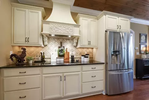 Kitchen - 8127 Propeller Dr, Ooltewah, TN 37363 photo 3 of 8