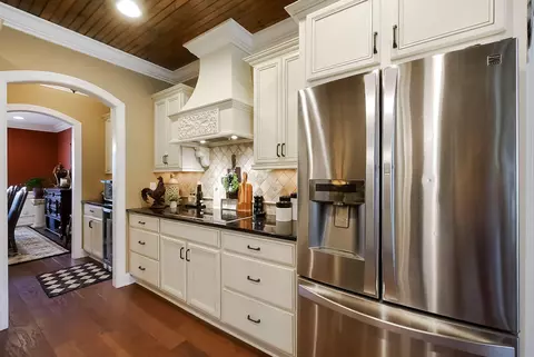 Kitchen - 8127 Propeller Dr, Ooltewah, TN 37363 photo 4 of 8