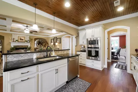 Kitchen - 8127 Propeller Dr, Ooltewah, TN 37363 photo 2 of 8
