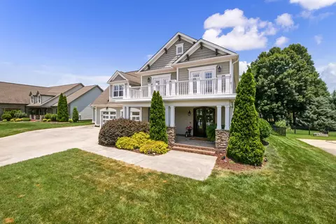 Exterior - 8127 Propeller Dr, Ooltewah, TN 37363 photo 3 of 9