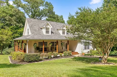 1011 Clift Cave Dr, Soddy Daisy, TN 37379