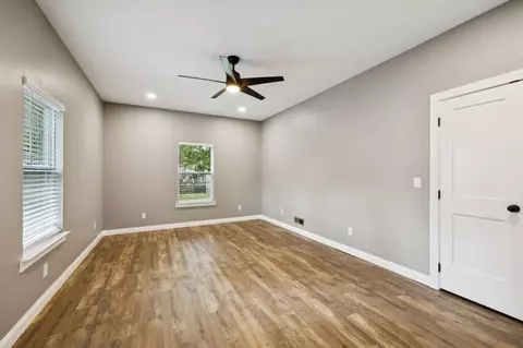 Living - 6150 E Brainerd Rd, Chattanooga, TN 37421 photo 3 of 3