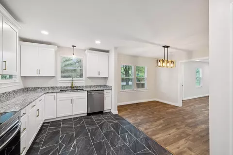 Kitchen - 6150 E Brainerd Rd, Chattanooga, TN 37421 photo 2 of 3