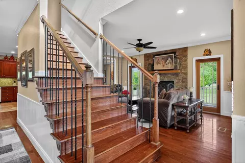 Entry Way - 933 John Henry Lewis Rd, Dunlap, TN 37327 photo 6 of 6
