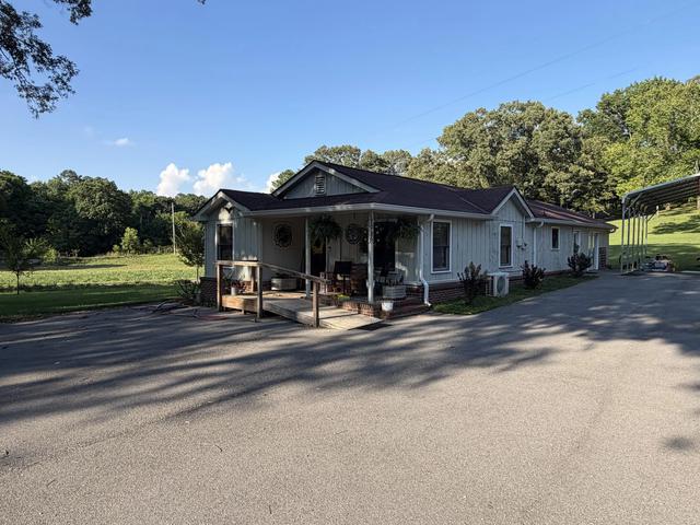 608 E Garden Farm Rd, Rossville, GA 30741