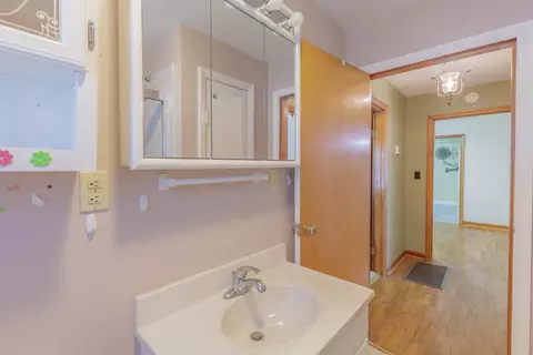 Bath - 949 Ely Rd, Hixson, TN 37343 photo 2 of 2