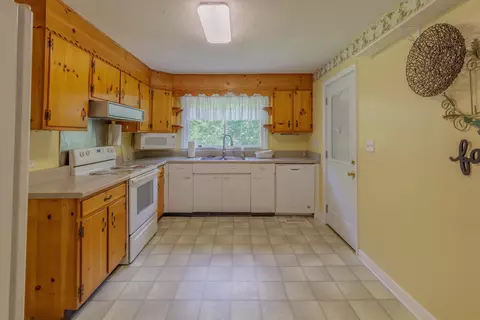 Kitchen - 949 Ely Rd, Hixson, TN 37343 photo 1 of 2