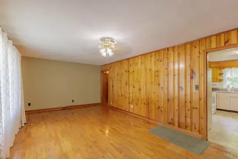 Living - 949 Ely Rd, Hixson, TN 37343 photo 1 of 3