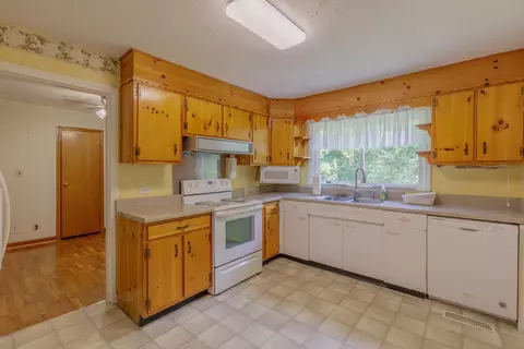 Kitchen - 949 Ely Rd, Hixson, TN 37343 photo 2 of 2