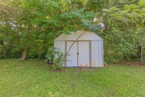 Exterior - 949 Ely Rd, Hixson, TN 37343 photo 9 of 10