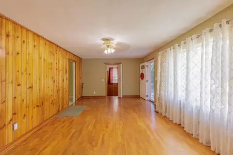 Living - 949 Ely Rd, Hixson, TN 37343 photo 3 of 3
