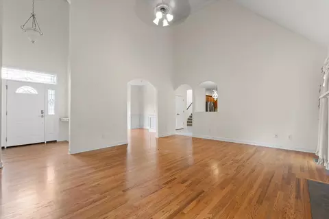 Living - 9859 Fieldcrest Dr, Apison, TN 37302 photo 3 of 4