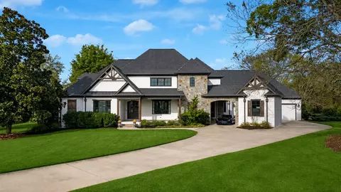 8092 Jonathan Dr, Ooltewah, TN 37363