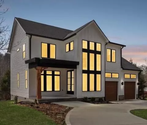 4569 Sailmaker Cir, Chattanooga, TN 37416