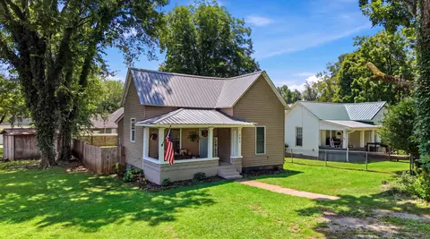 305 Pine Ave, South Pittsburg, TN 37380