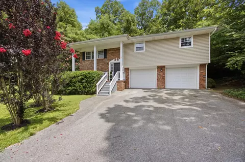 1425 Clearpoint Dr, Hixson, TN 37343