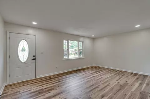 Living - 7446 Davis Mill Cir, Harrison, TN 37341 photo 1 of 4
