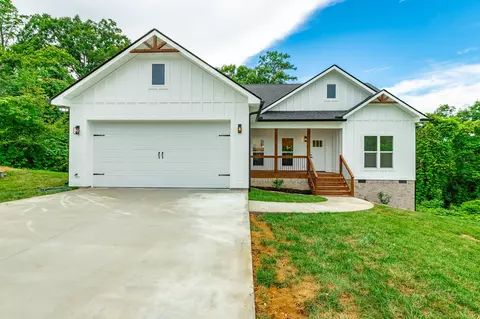 18 Battle Bluff Dr, Rossville, GA 30741