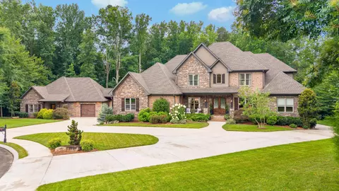 410 Clear Canyon Dr, Hixson, TN 37343