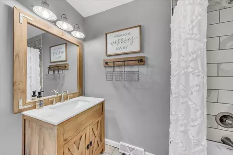 Bath - 593 Dover Rd, Jasper, TN 37347 photo 5 of 5