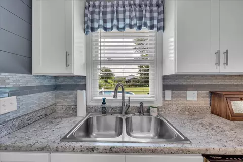 Kitchen - 593 Dover Rd, Jasper, TN 37347 photo 8 of 10