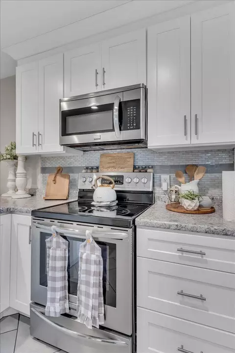 Kitchen - 593 Dover Rd, Jasper, TN 37347 photo 7 of 10