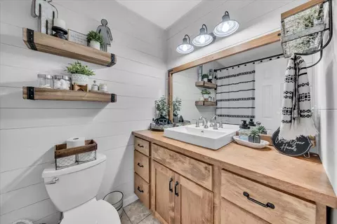 Bath - 593 Dover Rd, Jasper, TN 37347 photo 4 of 5