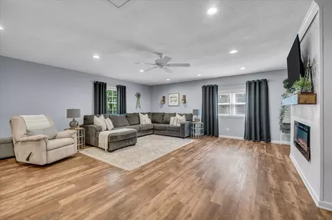 Living - 593 Dover Rd, Jasper, TN 37347 photo 2 of 2