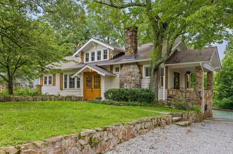 117 S Bragg Ave, Lookout Mountain, TN 37350