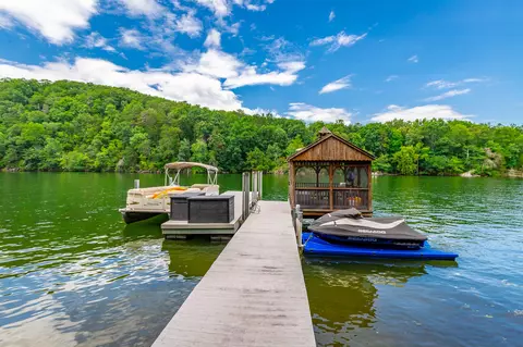 1033 Clift Cave Dr, Soddy Daisy, TN 37379