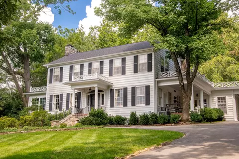 410 N Bragg Ave, Lookout Mountain, TN 37350