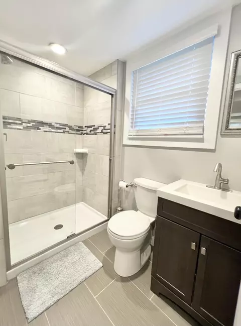 Bath - 411 Oak Tree Rd, Ringgold, GA 30736 photo 4 of 5