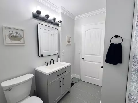 Bath - 411 Oak Tree Rd, Ringgold, GA 30736 photo 1 of 5