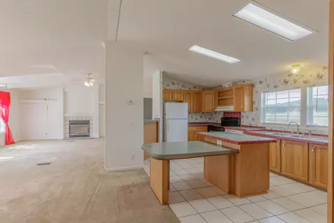 Living - 3888 Keith Rd, Ringgold, GA 30736 photo 3 of 6