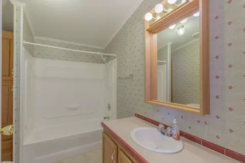 Bath - 3888 Keith Rd, Ringgold, GA 30736 photo 4 of 4