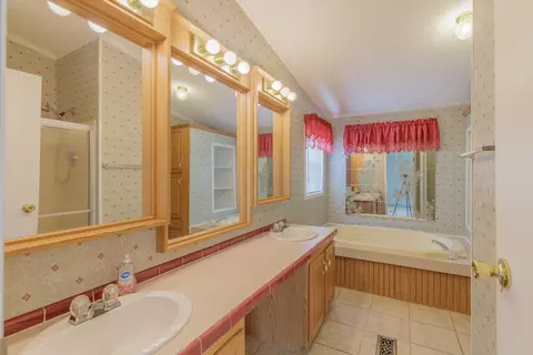 Bath - 3888 Keith Rd, Ringgold, GA 30736 photo 1 of 4