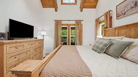 Bedroom - 700 Upper Firetower Rd, Sequatchie, TN 37374 photo 2 of 4