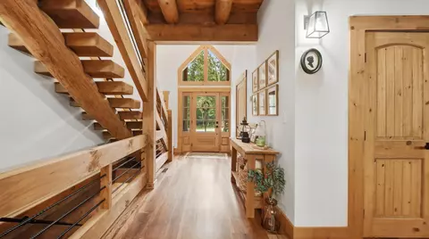 Entry Way - 700 Upper Firetower Rd, Sequatchie, TN 37374 photo 1 of 7