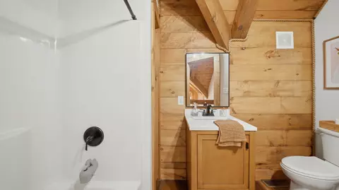 Bath - 700 Upper Firetower Rd, Sequatchie, TN 37374 photo 4 of 5