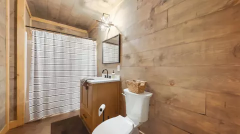 Bath - 700 Upper Firetower Rd, Sequatchie, TN 37374 photo 5 of 5