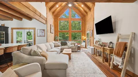 Living - 700 Upper Firetower Rd, Sequatchie, TN 37374 photo 1 of 1